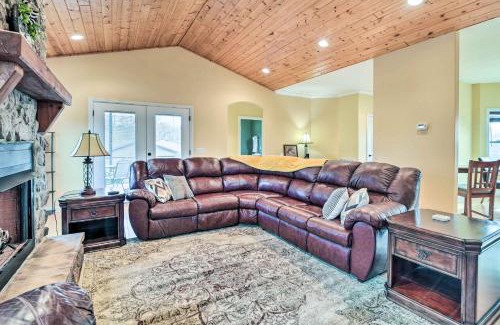 Burkesville Casa | Patio and King Suite Home 2 Mi to Dale Hollow Lake!