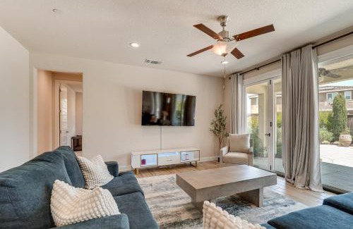 Manteca Casa | Patio and Outdoor Kitchen Manteca Family Home