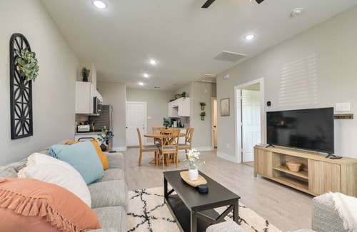 Northeast Houston Apartamento | Patio & Fenced Yard: Home Close to Dtwn Houston!