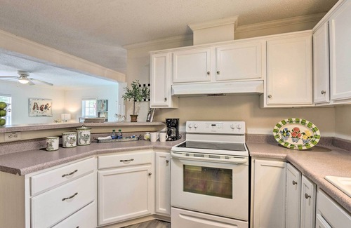 Olde Town Cabaña | Patio & Gas Grill: Charming Bluffton Escape!