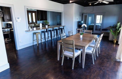 Fort Worth Condominio | Patio Roof-top with downtown-views & chefs kitchen