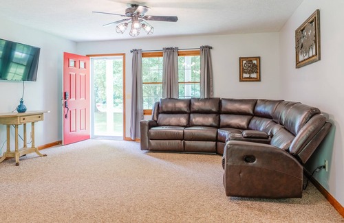 Taswell Casa | Patoka Lake Alpaca Farmstay