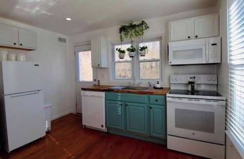 Pine Bush Casa | Pause and Reset --Cozy 2-bedroom house in charming Pine Bush. Secluded area.