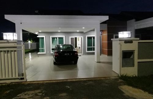 Port Dickson Casa | PD Swimming Pool 5 ROOM Homestay