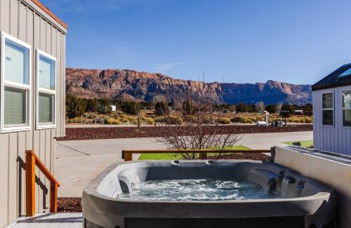 Apple Valley Casa | Peace and Tranquility private hot tub deck and bbq