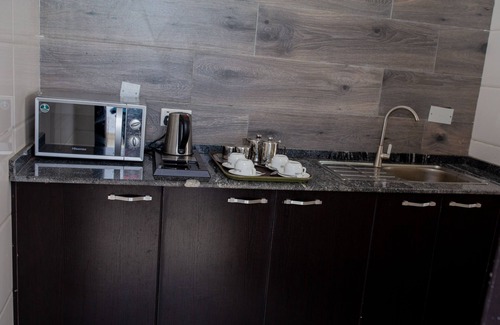 Loburo Hotel | Peace De Luxe Limited