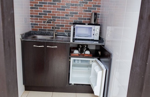 Loburo Hotel | Peace De Luxe Limited