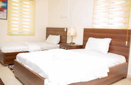 Loburo Hotel | Peace De Luxe Limited