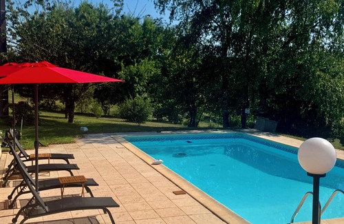 Saint-Romain-de-Monpazier Casa | Refugio de Paz con Vistas Panorámicas y Piscina – Ideal para Familias y Amigos