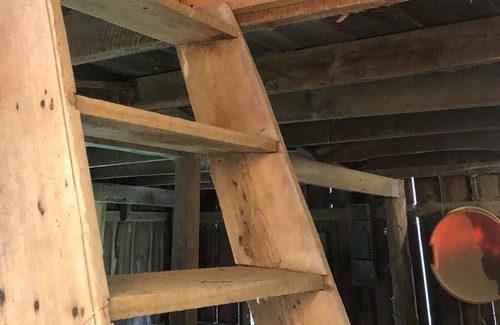 Cashton Casa | Peace in the Valley Rustic Rental-Larry's Loft
