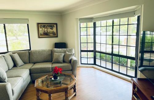 Wagga Wagga Casa | Peaceful 2 Bedroom Home