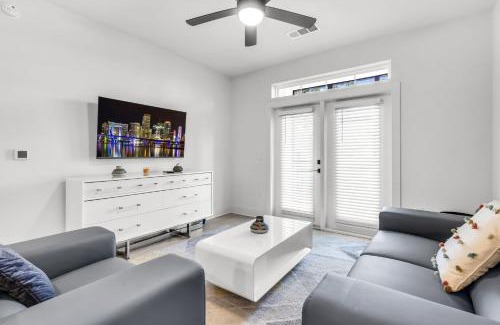 Ruskin Apartamento | Peaceful 2BR by the Bay Pool and Coastal Vibes