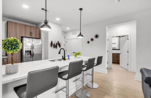 Ruskin Apartamento | Peaceful 2BR by the Bay Pool and Coastal Vibes