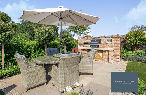 Rampton Cabaña | Peaceful 3 Bedroomed Lincolnshire Cottage with Hot Tub in Laughterton nr Lincoln