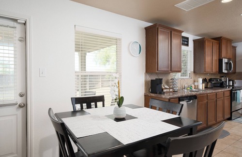 San Antonio Casa | Peaceful 3BD/2.5BA/SeaWorld/Lackland AFB