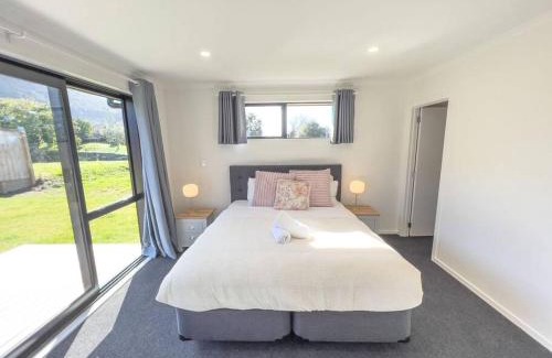 Pukehangi Casa | Peaceful 5 bedrooms Retreat