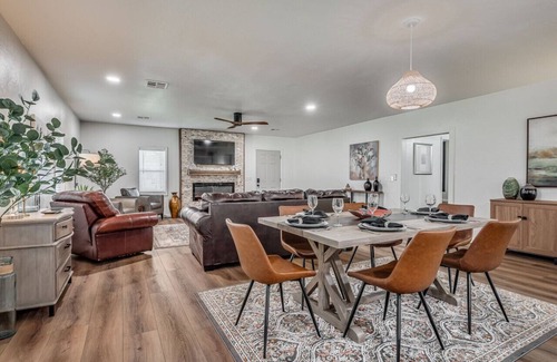 Ada Casa | Peaceful Acre - Cozy house with beautiful backyard