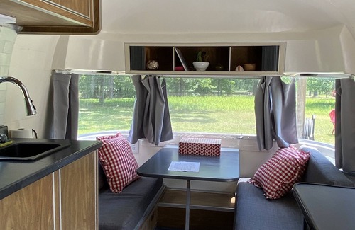 Fairhope Casa | Peaceful Airstream Fast WiFi Low Pet Fee FirePit Star Gazing Convenient
