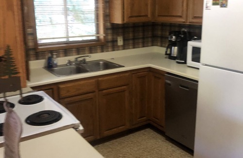 Ashland Cabina | Peaceful and comfy cabin near Hyatt lake and reservoir.