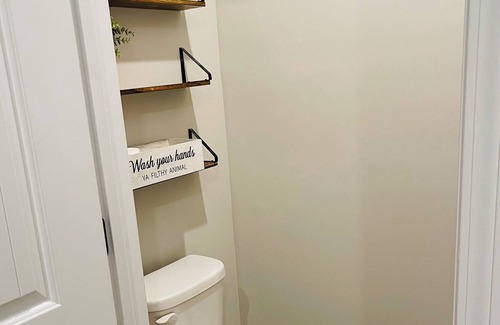 Lovejoy Casa | Peaceful and cozy master suite with private bathroom and walk in closet