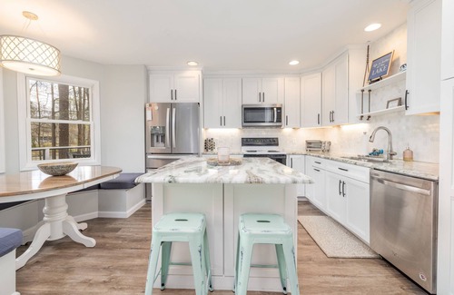 Henrico Casa | Peaceful and Family Friendly 4BR, 3BA Waterfront Escape at Lake Gaston