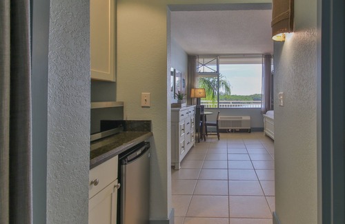 Ruskin Condominio | Peaceful Beach Getaway~ GORGEOUS 2nd Floor WATER VIEW ~ END UNIT~ NEWLY UPDATED
