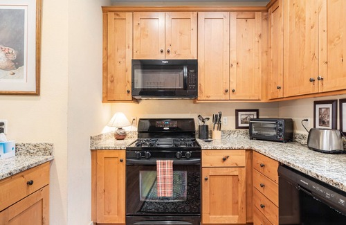 Bear Lake Reserve Cabaña | Peaceful Bear Lake Reserve home near Castle Ladyhawke wedding venue & Cashiers