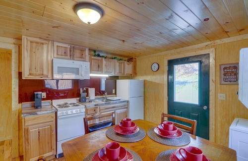 Beattyville Cabina | Peaceful Beattyville Cabin Near Red River Gorge!