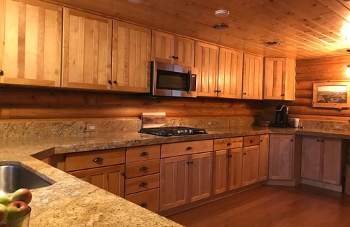 Rigby Casa | Peaceful & Beautiful Idaho Log Lodge w / Activities