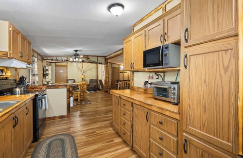 Boise Casa | Peaceful Boise Retreat 3BR with Cozy Deck