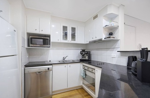 Killcare Apartamento | Peaceful bright & airy waterside apartment with stunning rooftop views