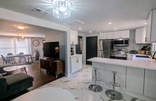 Apache Shores Casa | ⭐️Peaceful Bungalow⭐️Near 2 Lakes⭐️Private Cowboy Pool⭐️