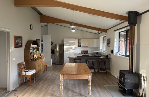 Splitters Creek Casa | Peaceful Bush Setting 12 Mins to Centre of Albury, a Rustic Retreat