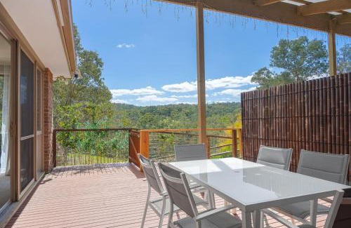 Wonga Park Casa | Peaceful Bushland Retreat with Treetop Hills Views