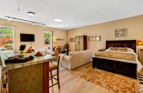 Sedona Casa | Peaceful ♥ Casita | Hot Tub | Laundry | Courtyard | Close to Hiking