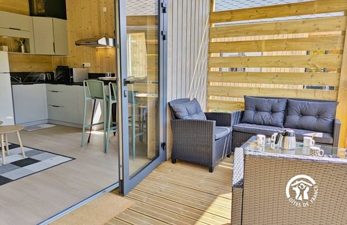 Saint-Berthevin Cabaña | Chalet tranquilo en Camping de Coupeau para 4 personas
