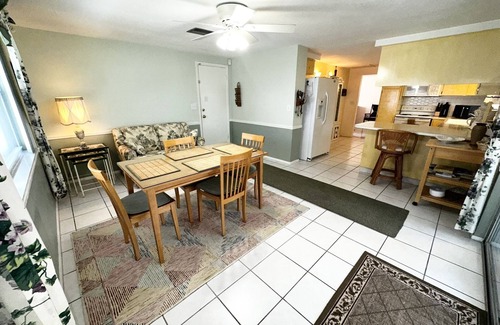 Holiday Casa | Tranquilas vistas al agua y la naturaleza - 1 milla a las playas - Bayou View-Clean-Pet Free