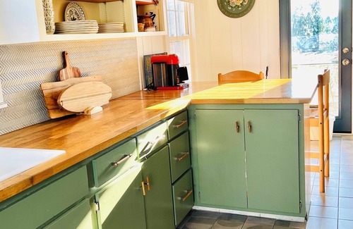 Hampton Bays Cabaña | Soleado y tranquilo casa cerca de playas y restaurantes!