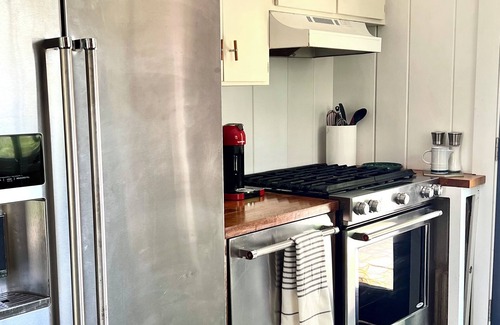 Hampton Bays Cabaña | Soleado y tranquilo casa cerca de playas y restaurantes!