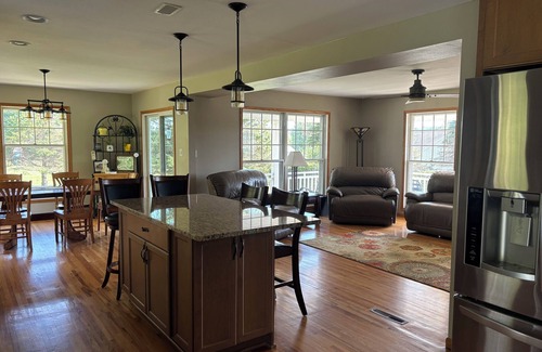 Poynette Casa | Peaceful country 5 bedroom home. Come make memories at your home away from home.