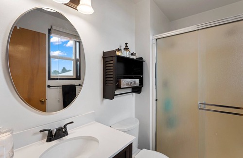 Woods Creek Casa | Peaceful country setting with Pickleball Court