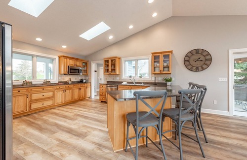 Waterfront Greens Casa | Peaceful Cove Stay w/ Foosball & Hot Tub