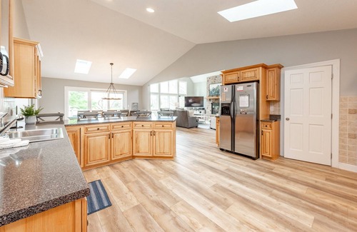 Waterfront Greens Casa | Peaceful Cove Stay w/ Foosball & Hot Tub