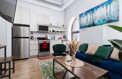 Uptown Apartamento | Peaceful Cozy Beach View| 13 mins DT | 4 mins Lake