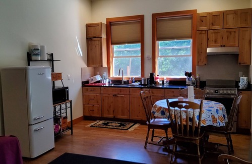 Port Angeles Apartamento | Peaceful, Cozy place in the woods. A short distance to everything good outdoors.