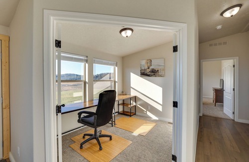 Harvard Cabaña | Peaceful Deary Vacation Rental w/ Deck & Views!