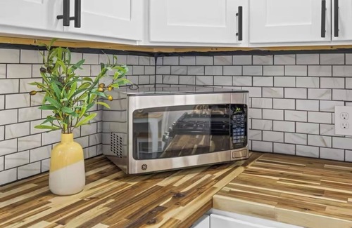Perinton Casa | Peaceful East Side Retreat