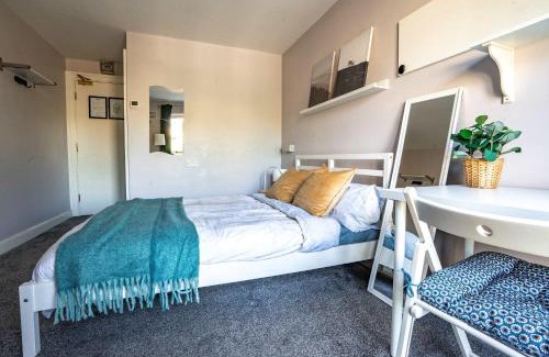 Grand Canal Dock Casa | Peaceful Ensuite Room in Dublin