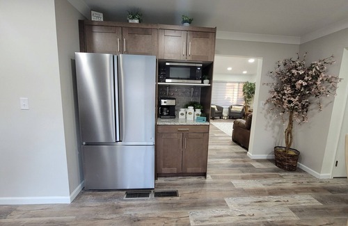 Dearborn Heights Casa | Family-Friendly 3BR Home – Fully Renovated, 20 Mins to Detroit