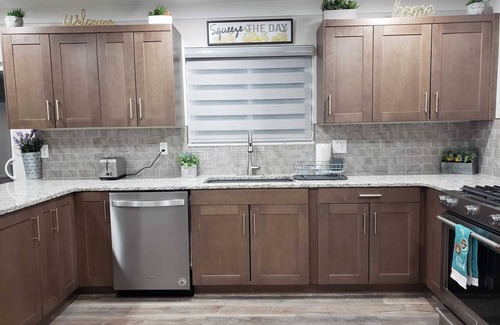 Dearborn Heights Casa | Family-Friendly 3BR Home – Fully Renovated, 20 Mins to Detroit